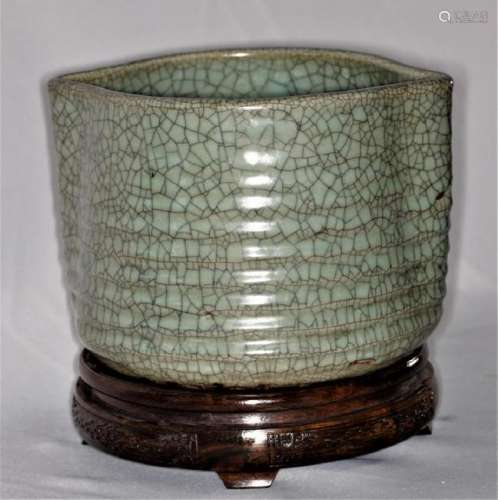 Chinese Song Dynasty Guan Type Crackle Glazed Ceramic