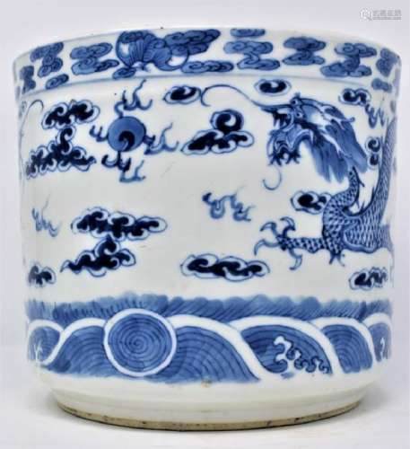 Chinese Qing Dynasty Bue and White Porcelain Vessel