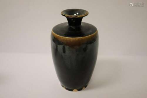 Song Dynasty brown glazed vase