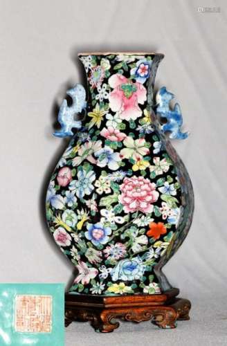 Chinese Qing Dynasty Qianlong Enameled  Vase