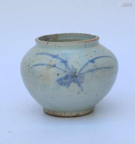 Chinese Yuan Dynasty blue and white small jar