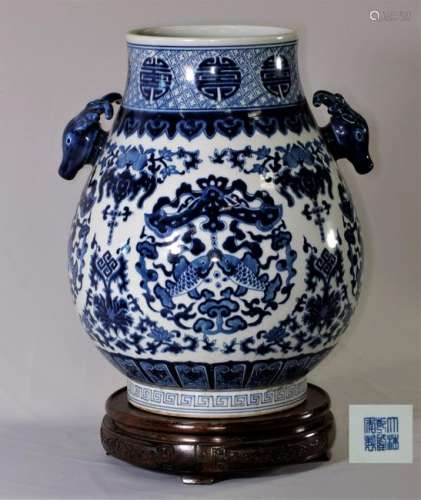 Large Chinese Qing Dynasty Blue and White Deer Urn