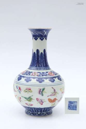 Chinese Qing Dynasty wucai porcelain vase