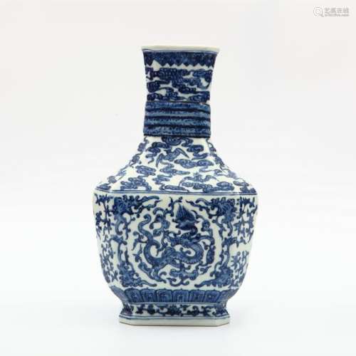 Chinses Qing  Style with qianlong Mark Vase