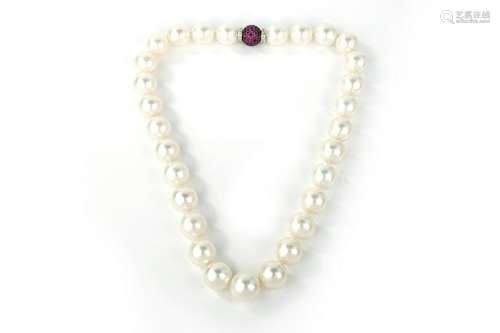 18K Australia White Pearl Necklace