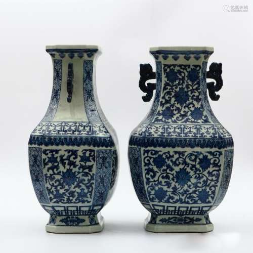 Pair Chinese Qing Dynasty Blue and White Vase