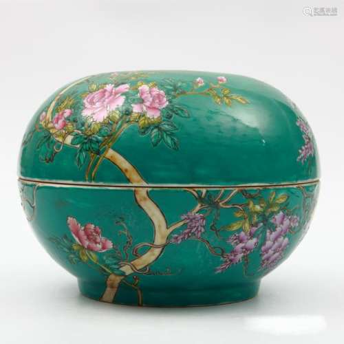 Chinese Qing Style Wucai Porcelain Bowl