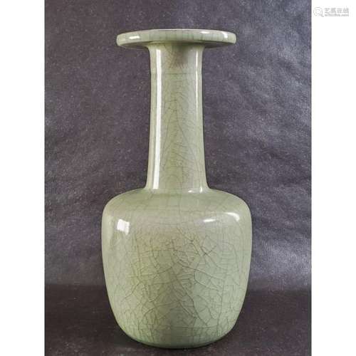 Chinese Song Dynasty  Crackle Glaze Style Vase