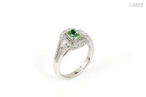 1.02ct Green diamond Ring