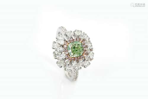 0.9ct  Green diamond Ring