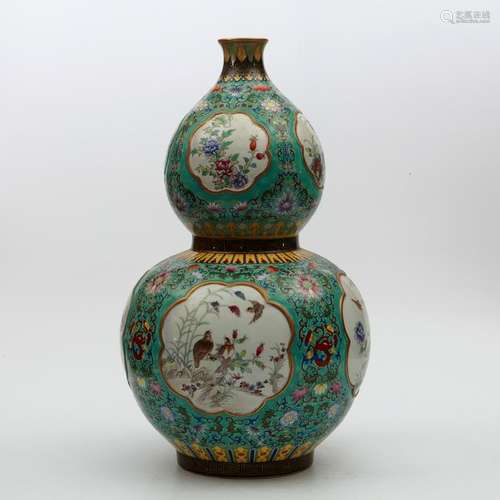 Chinese Qing Dynasty Enameled Porcelain Vase With