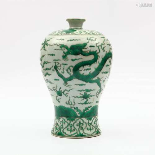 Chinese Ming  Wanli Style Wucai Poecelain Dragon