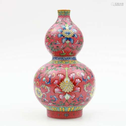 Chinese Qing Style Enameled Gourd Shape Vase With