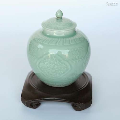 Chinese Qing Dynasty Celadon Glazed Porcelain Dragon