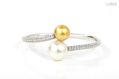 18K The Philippines/ AustraliaGold /  White Pearl
