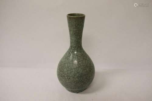 Chinese Song style crackleware vase