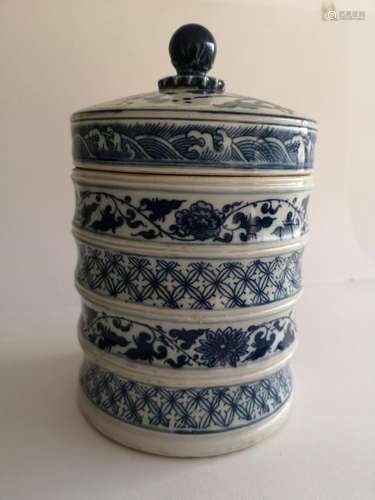 Qing Dynasty Qianlong blue and white fish pattern box