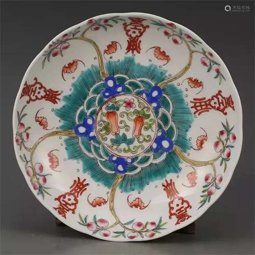 A CHINESE PORCELAIN FAMILLE ROSE FLOWER PLATE