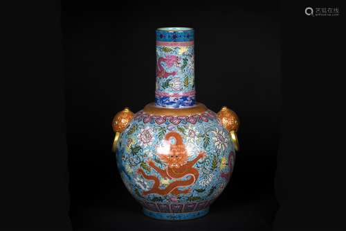 A CHINESE PORCELAIN FAMILLE ROSE DRAGON FIGURES FLOWER DOUBLE HANDLE VASE