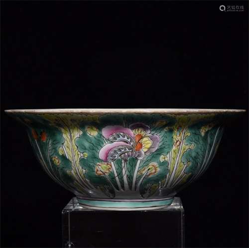 A CHINESE PORCELAIN FAMILLE ROSE FLOWER BOWL