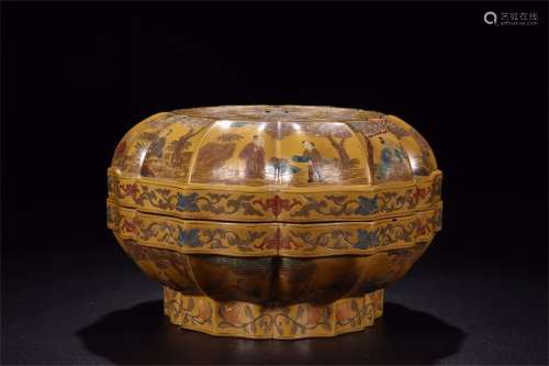 A FINE CHINESE YELLOW LACQUERED DRAGON ROUND BOX
