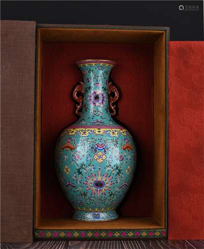 A FINE CHINESE ENAMEL FLOEWR DOUBLE HANDLE VASE