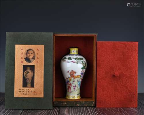 A CHINESE PORCELAIN FAMILLE ROSE FIGURE AND STORY MEIPING VASE