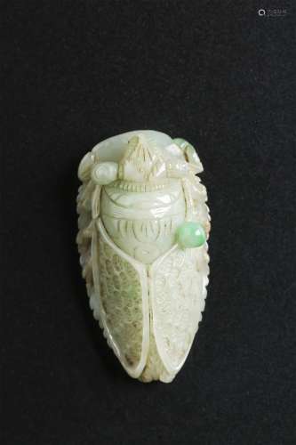 A FINE CHINESE JADEITE CARVED CICADA TABLE ITEM