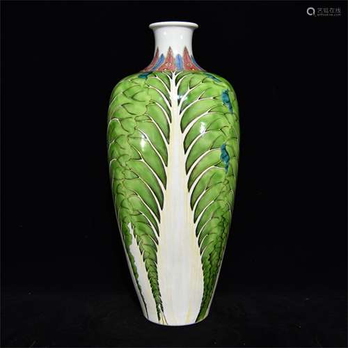 A CHINESE PORCELAIN FAMILLE ROSE CABBAGE VASE