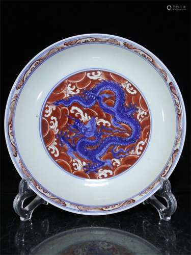 A FINE CHINESE COPPER RED PORCELAIN DRAGON PLATE