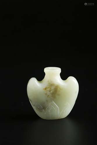 A CHINESE HETIAN JADE CARVED MOUNTAIN SNUFF BOTTLE