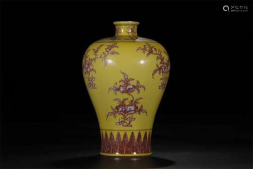 A CHINESE PORCELAIN YELLOW GLAZE FLOWER MEIPING VASE