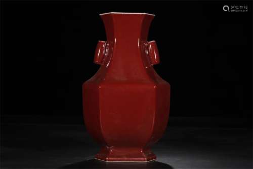 A CHINESE PORCELAIN RED GLAZE HEXAGONAL DOUBLE HANDLE VASE