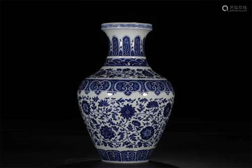 A CHINESE PORCELAIN BLUE AND WHITE FLOWER ZUN VASE