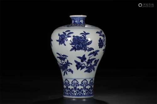 A CHINESE PORCELAIN BLUE AND WHITE FLOWER MEIPING VASE