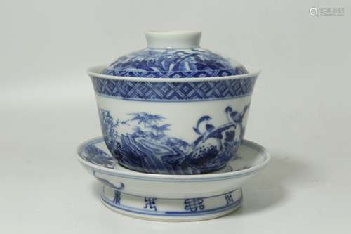 A CHINESE PORCELION BLUE AND WHITE BIRD LIDDED BOWL