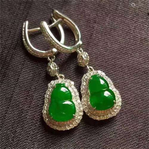 A CHINESE NATURAL JADEITE GOURD EARRINGST