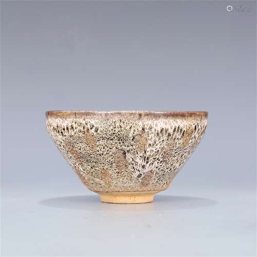 A ANCIENT CHINESE PORCELAI TEACUP