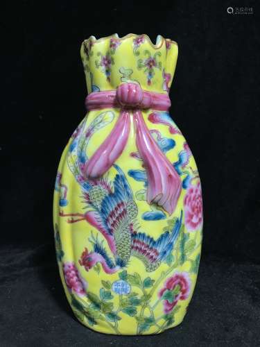 A CHINESE PORCELAIN  FAMILLE ROSE DOUBLE HANDLE VASE