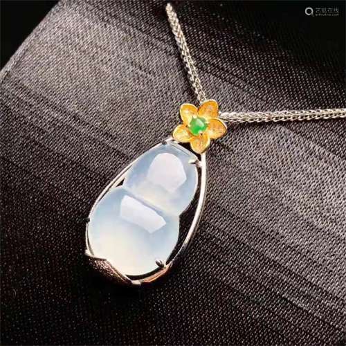 A CHINESE 18 K GOLD CHINESE GOURD JADEITE PENDANT