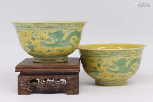 A PAIR OF  CHINESE PORCELAIN THREE COLOR DRAGON BOWLS