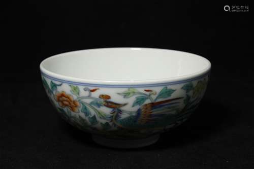 A CHINESE PORCELAIN DOU CAI FLOWER BOWL