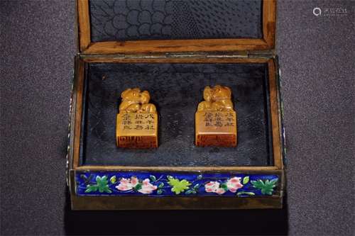 A PAIR OF CHINESE TIANHUANG STONE BEAST SEAL