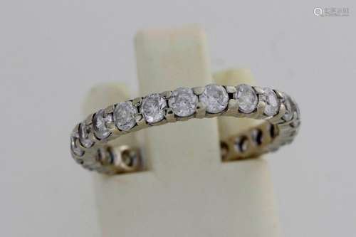 White gold wedding band set with stones Gross weig…