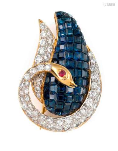 Beautiful gold swan's eye brooch with a pavé in a …