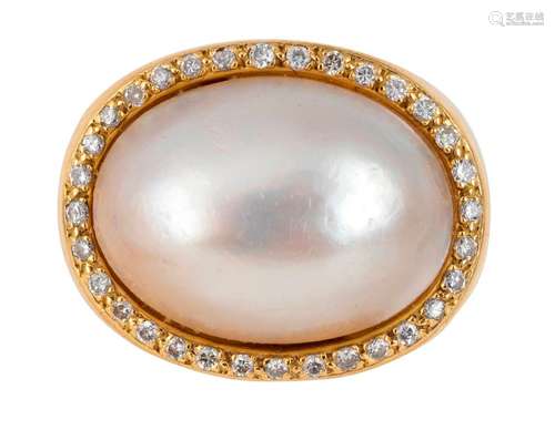 Gold ring centered with a Mabé pearl in a brillian…