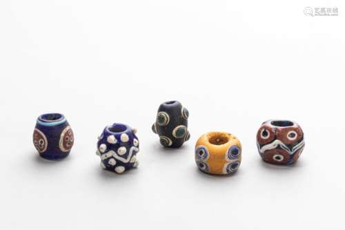 5 antic glass beads