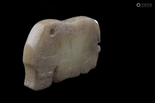 ARCHAIC JADE CARVED 'OX' ORNAMENT