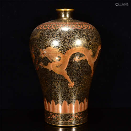BLACK GLAZED AND GILT 'DRAGON AND PHOENIX' VASE, MEIPING