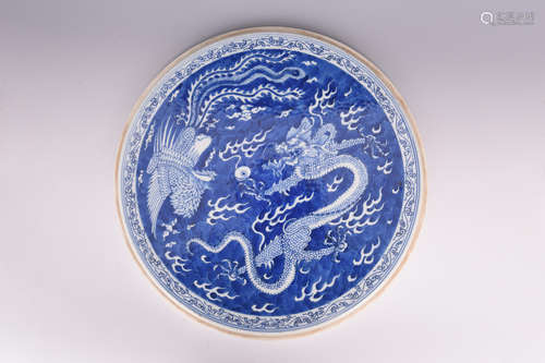 BLUE AND WHITE 'DRAGON AND PHOENIX' ROUND PLAQUE